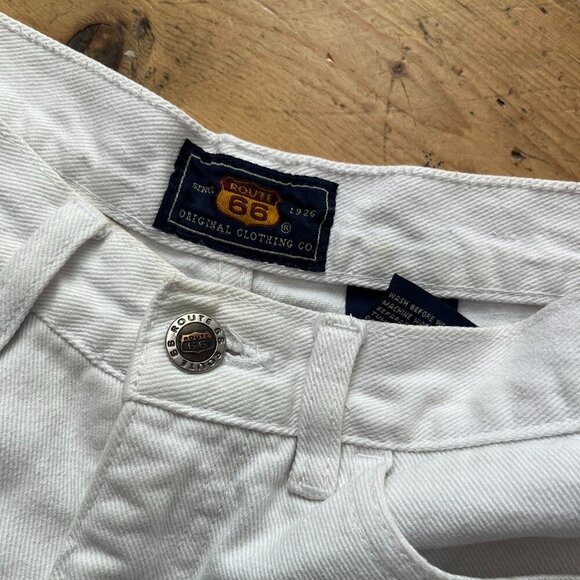 Vintage White High Rise Cut-Off Shorts - Size 25 - Picture 3 of 4